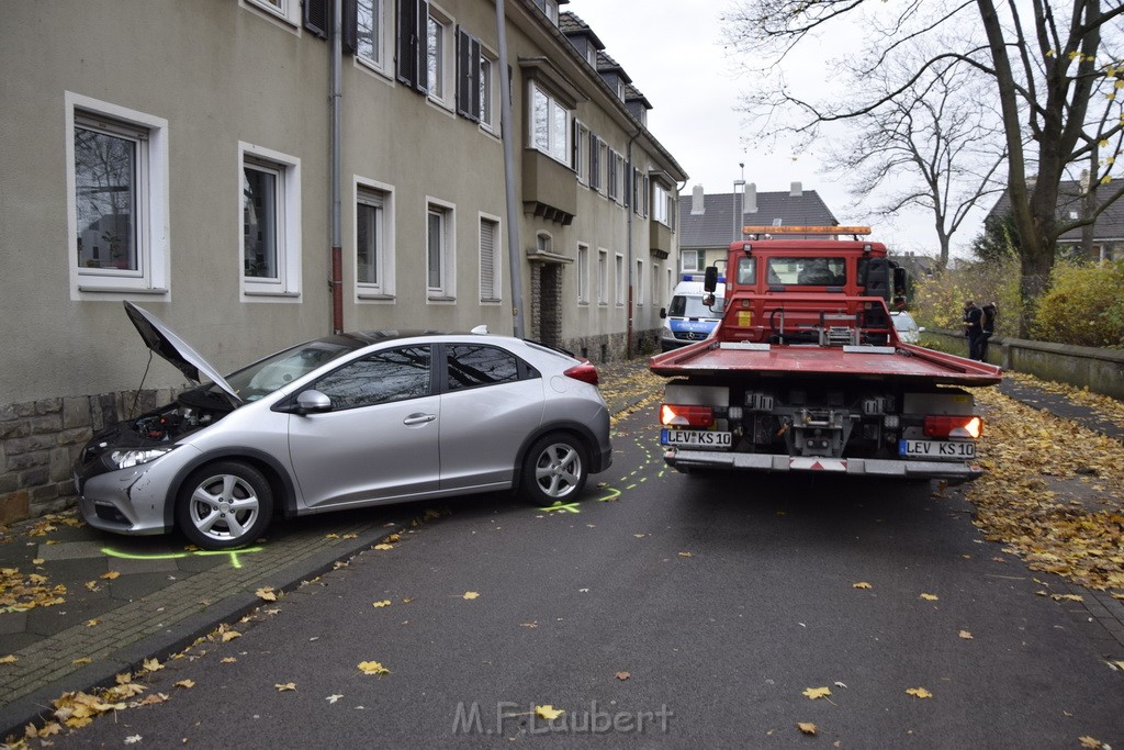 VU PKW gegen Hauswand Leverkusen Wiesdorf Kaiserstr P08.JPG - Miklos Laubert